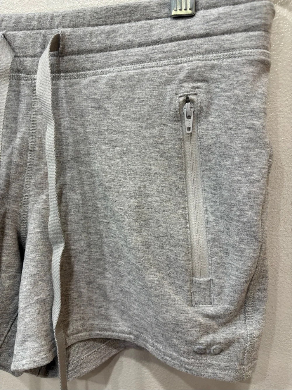 Alo Yoga Drawstring Front Zip Pockets Shorts Women’s Size XS